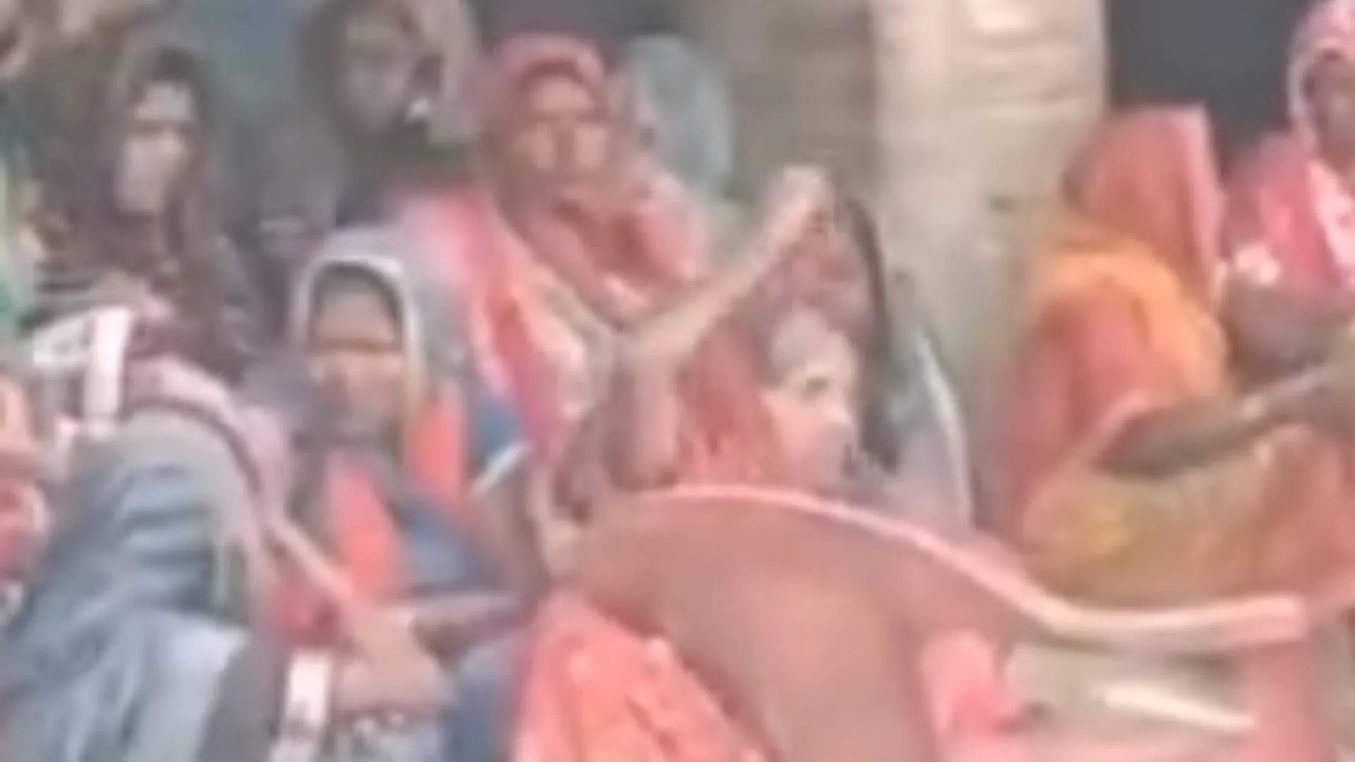 UP : बेटे ने की पिता की ईंट से कूचकर हत्या, बचाने आई बहन को भी किया घायल, आरोपी गिरफ्तार