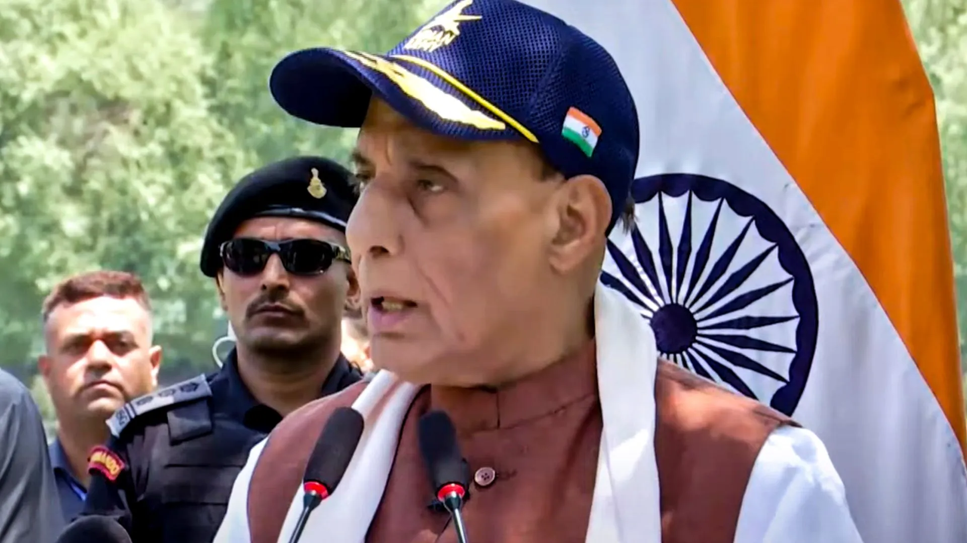 गैर जिम्मेदार और दुष्ट राष्ट्र है पाकिस्तान, राजनाथ सिंह बोले- IAEA लगाए परमाणु शक्ति पर रोक 