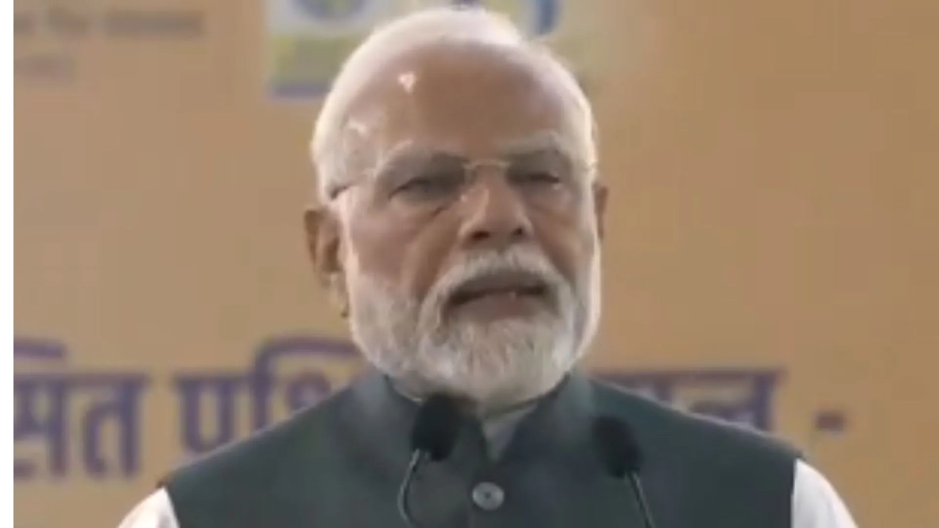 पश्चिम बंगाल पहुंचे PM मोदी, अलीपुरद्वार से बोलें- विकसित भारत के लिए पश्चिम बंगाल का विकसित होना बहुत जरूरी