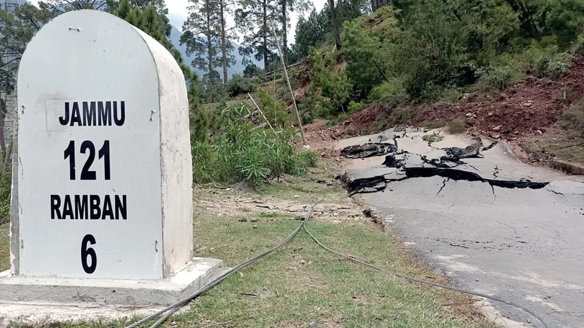 Ramban Cloudburst: बादल फटने से रामबन में तबाही, भूस्खलन के चलते NH-44 बंद, चिनाब नदी का जलस्तर बढ़ने से आई बाढ़  