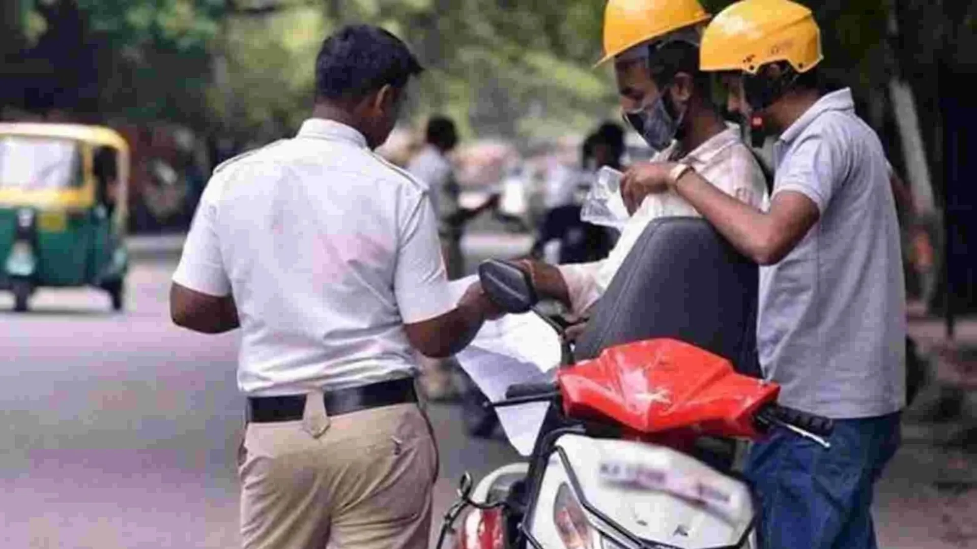 Traffic Challan : कार्स 24 की ‘चालान रिपोर्ट’ में दावा, भारत में Traffic Violations में आगे, चालान भरने में पीछे  