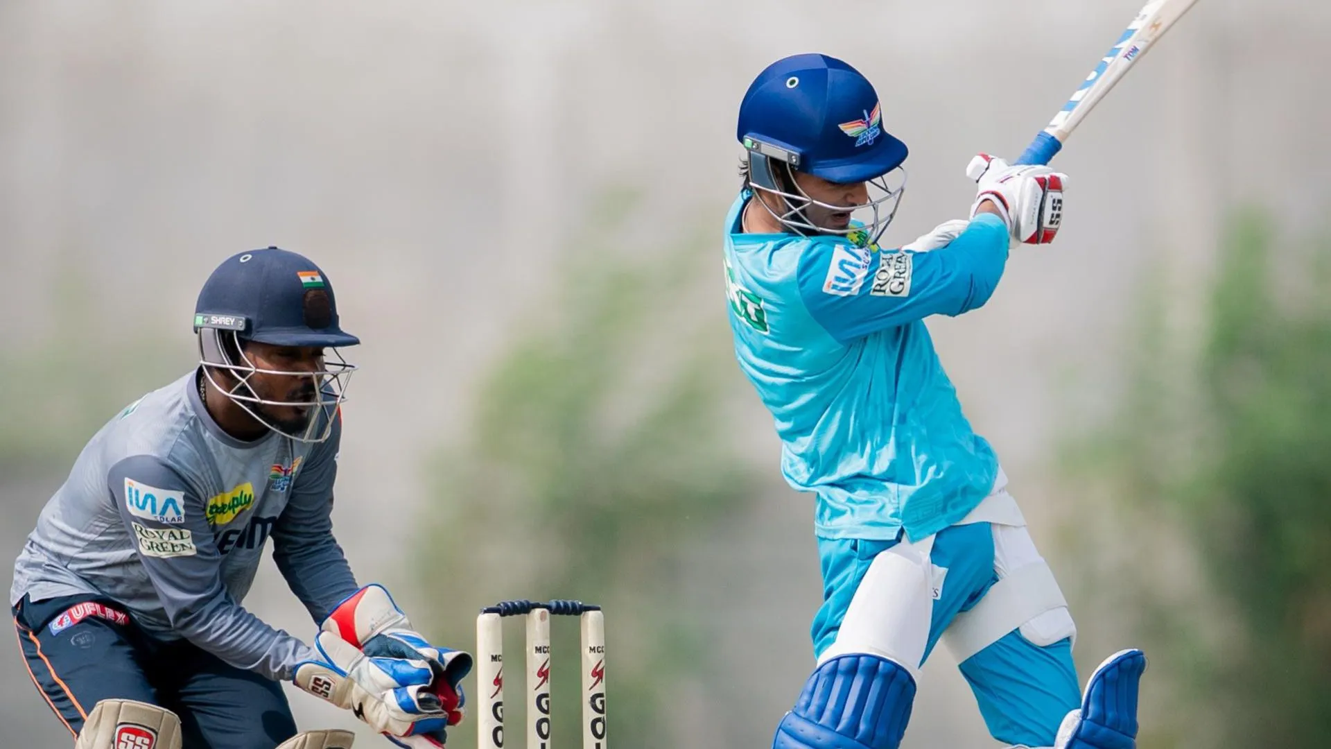 Playoffs के लिए LSG के खिलाड़ियों ने Galaxy Stadium में खेला अभ्यास मैच, टीम से जुड़े पंत