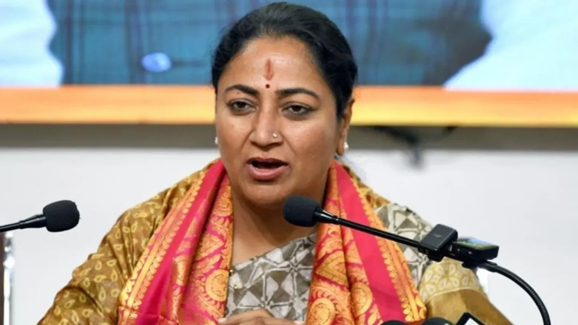 मुख्यमंत्री रेखा गुप्ता का श्रमिकों को बड़ा तोहफा, कहा- 500 शिशु गृह, भरपेट भोजन, सालाना स्वास्थ्य जांच कराएगी दिल्ली सरकार 