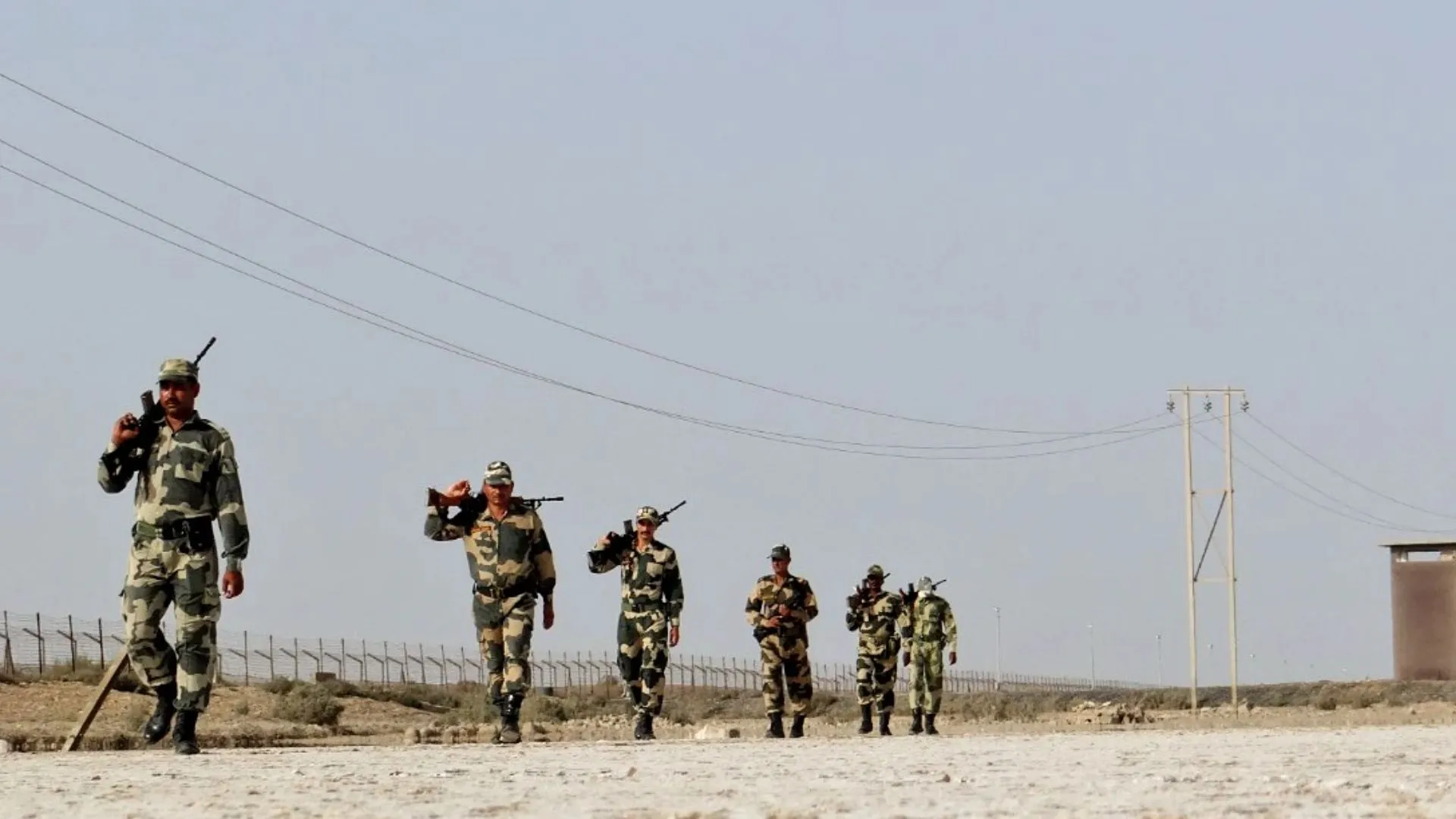 India-Pakistan Tension : घरों में रहें, बाहर ना घूमें...राजस्थान के कई सीमावर्ती जिलों में रहा ‘रेड अलर्ट’, लोगों से सचेत रहने की अपील 