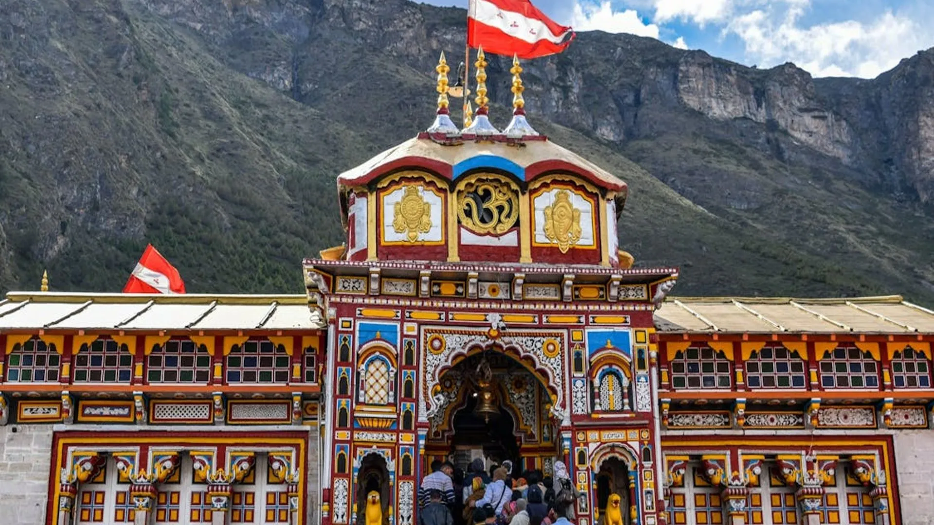 बद्रीनाथ धाम : स्वास्थ्य सेवाओं के लिए मेडिकल सेंटर, टीम तैनात कर होगा श्रद्धालुओं का बेहतर इलाज 