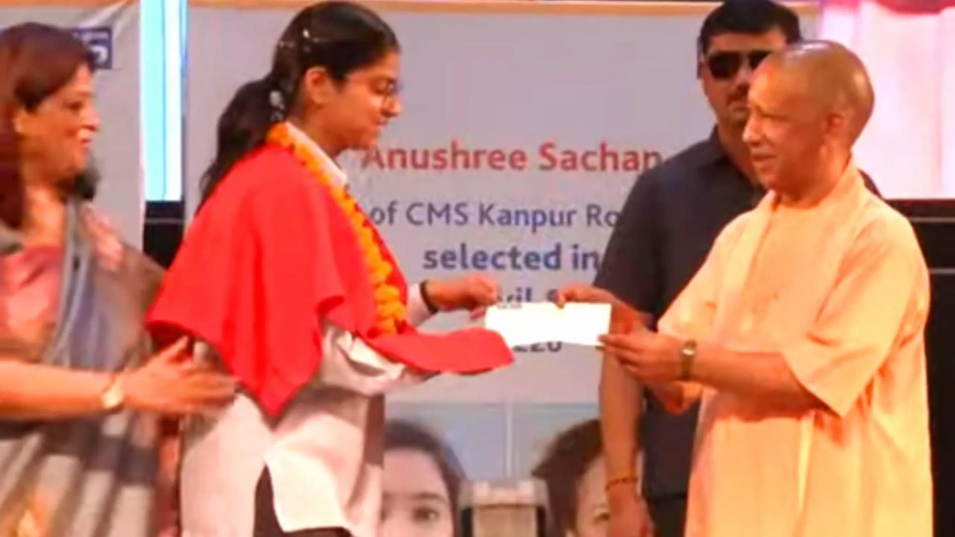 गर्व का विषय, हरदोई की बेटी आरुषि को मुख्यमंत्री ने किया सम्मानित, पिता बोले-पूरे देश में रौशन किया नाम