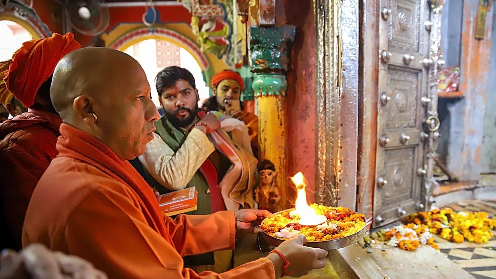 अयोध्या पहुंचे सीएम योगी, संत रविदास मंदिर के सत्संग भवन का किया उद्घाटन