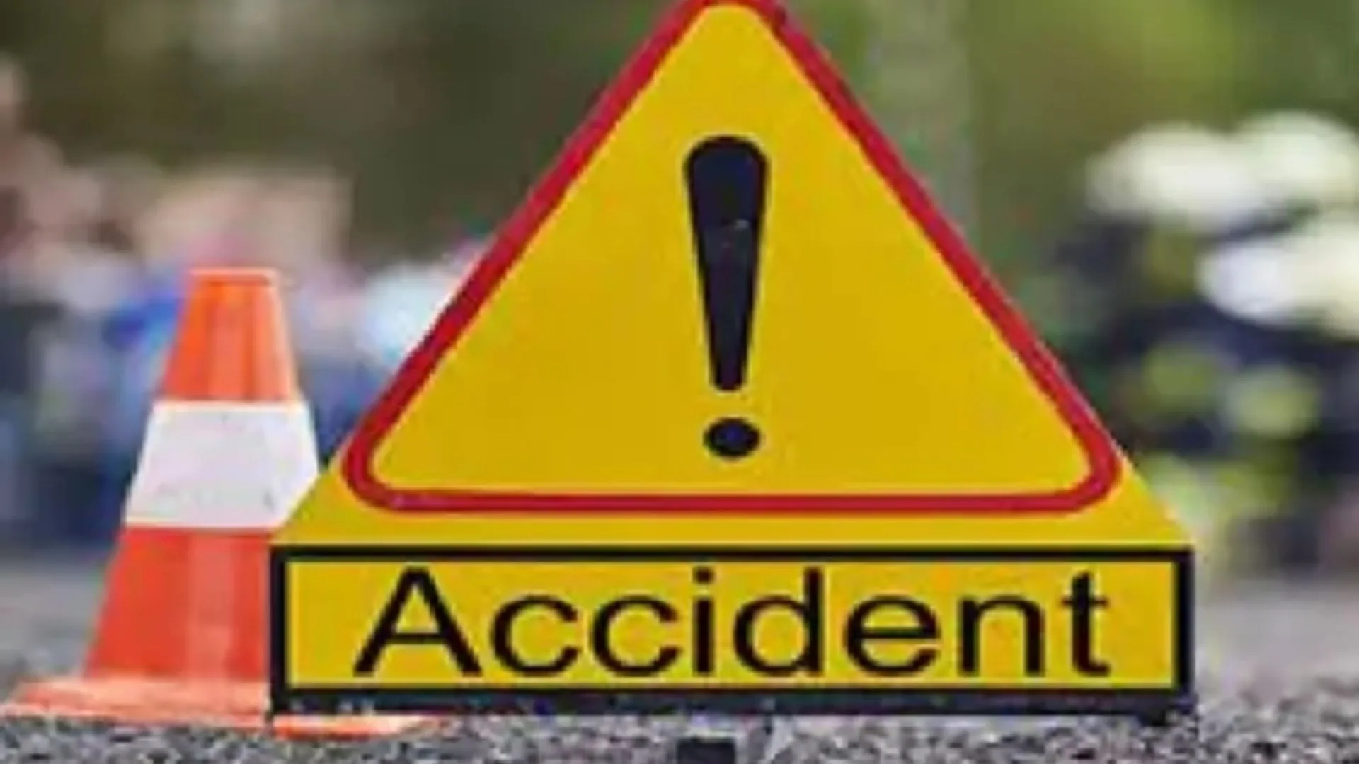 मैनपुरी में भीषण सड़क हादसा, ड्राइवर को झपकी आने पर ट्रक से टकराई बस