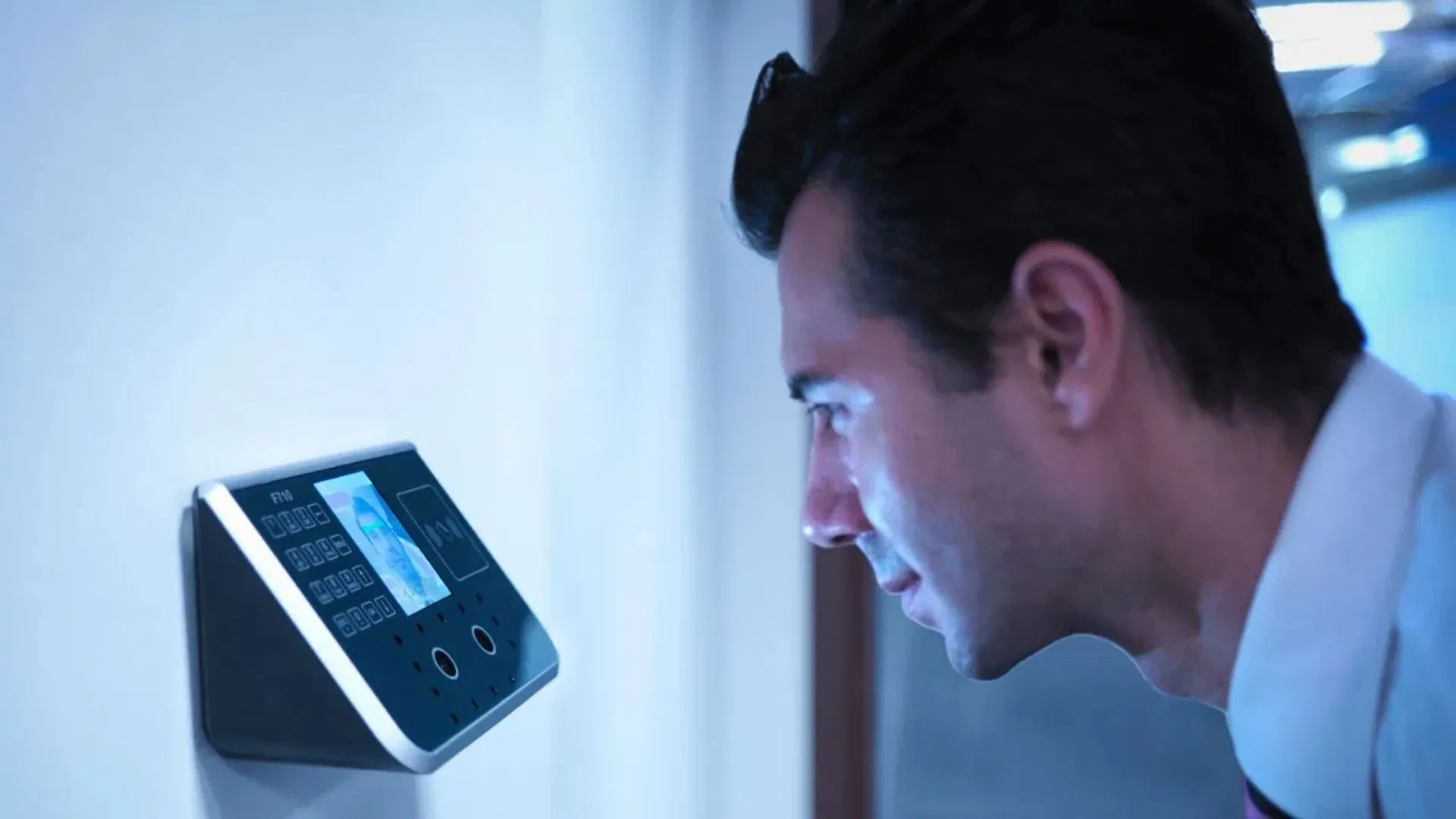 face based attendance से हाय तौबा शुरू, मेडिकल कॉलेजों में बदली प्रक्रिया से परेशान हो रहे शिक्षक और चिकित्सक