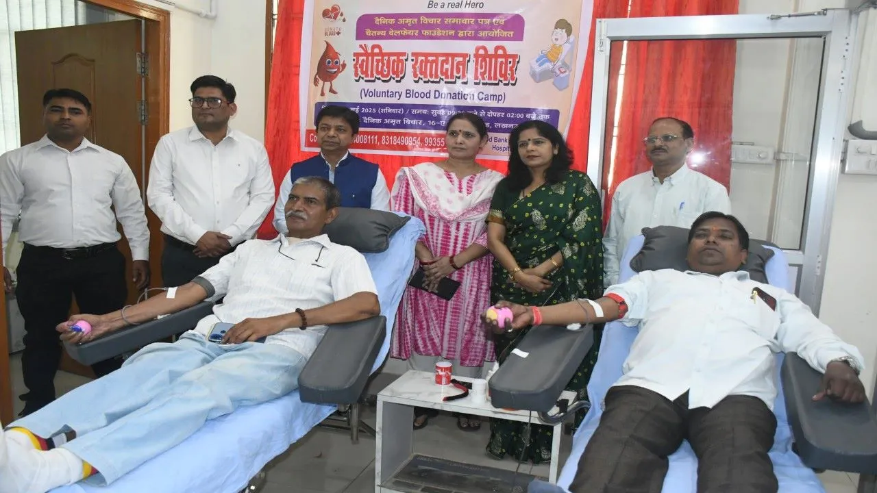 लखनऊ: रक्तदान शिविर में अमृत विचार ने किया ''अमृत'' का संग्रह