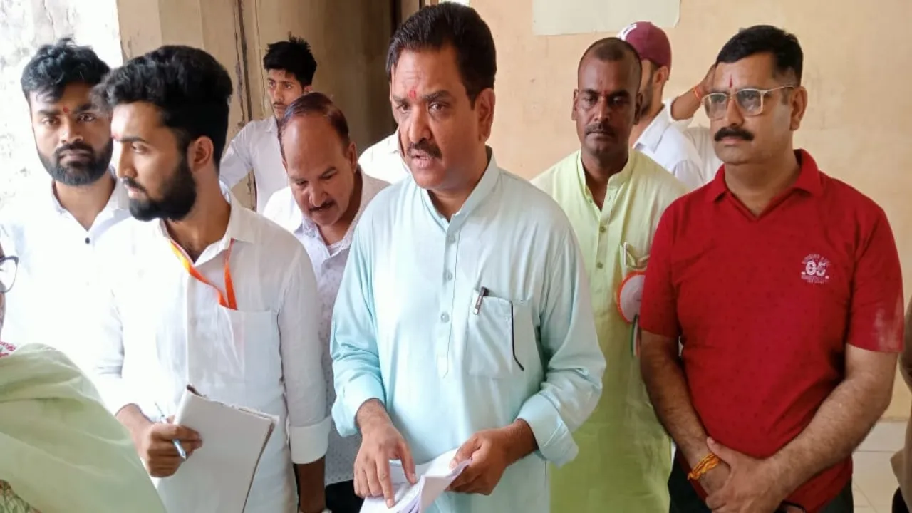 छात्रावास के निरीक्षण में मिली खामियां : समाज कल्याण अधिकारी समेत दो निलंबित, मंत्री असीम अरुण ने विभागीय कार्रवाई के दिये निर्देश