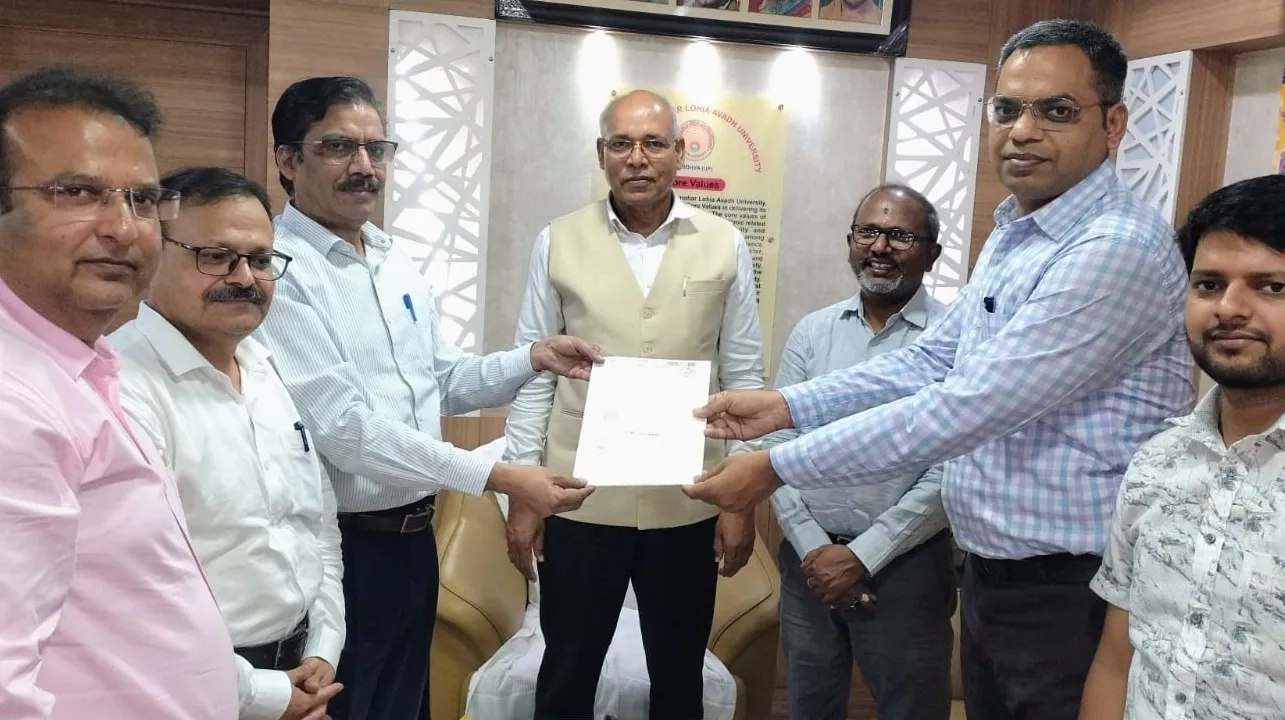 अयोध्या : अवध विवि में अतिरिक्त फीडर व तालाब निर्माण का ओएमयू 