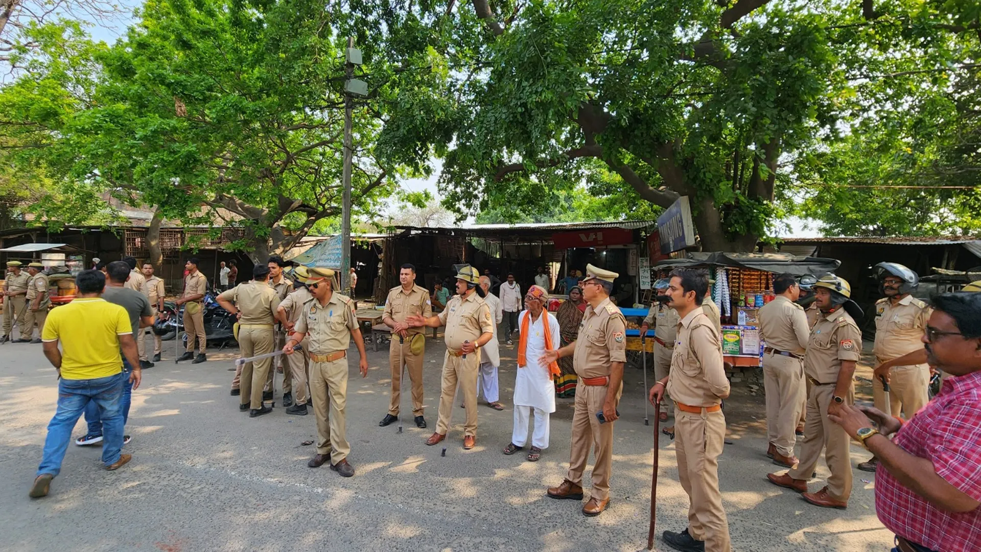 लखीमपुर खीरी: सेना की जमीन किया अवैध कब्जा तो जेसीबी चलाकर हटाया गया