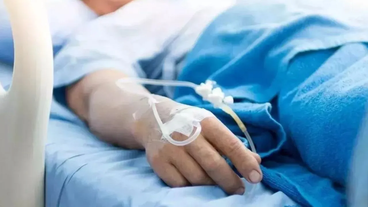 Kanpur: पुलिस हिरासत में वाहन चोरी के आरोपी ने गटका फिनायल, खून की उल्टियां होने पर पुलिस ले गई अस्पताल, शातिर की सुधरी हालत