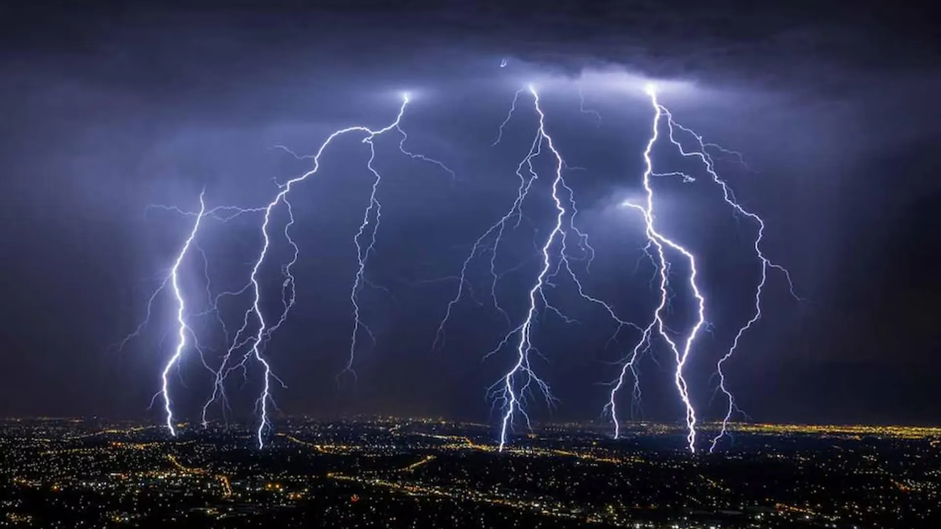 सिद्धार्थनगर में आकाशीय बिजली गिरने से चार लोगों की मौत 