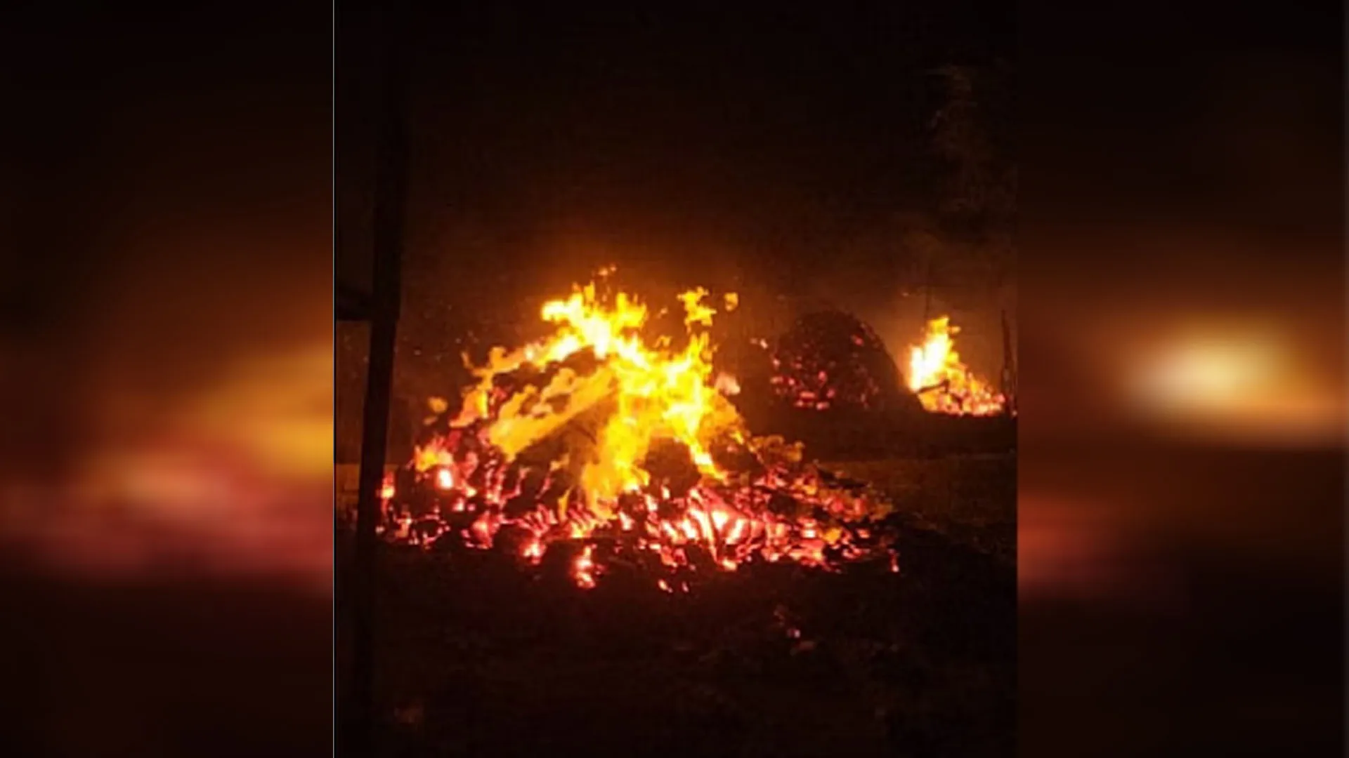 बदायूं: तेज हवाओं ने ढाया कहर...मेंथा ऑयल फैक्ट्री में आग के बाद 100 से ज्यादा घर राख