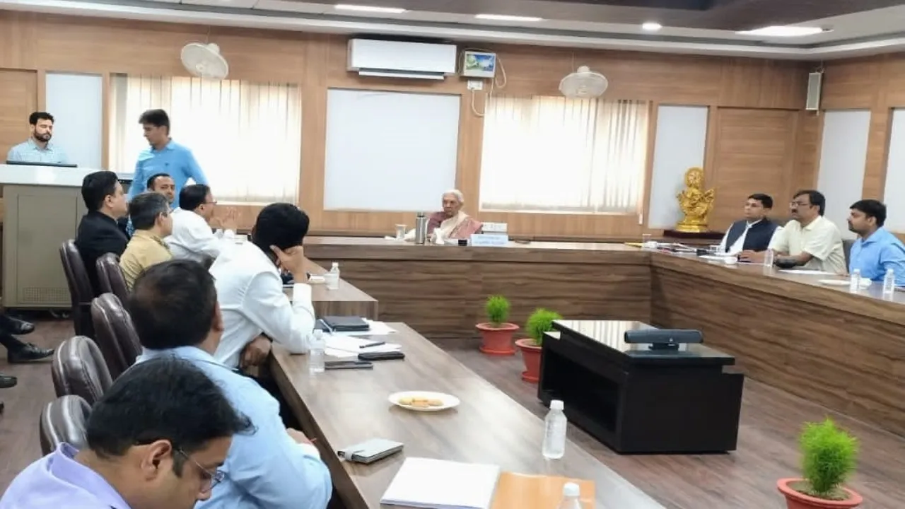अयोध्या : राज्यपाल ने अवध विवि में चल रही परियोजनाओं को लेकर की समीक्षा बैठक