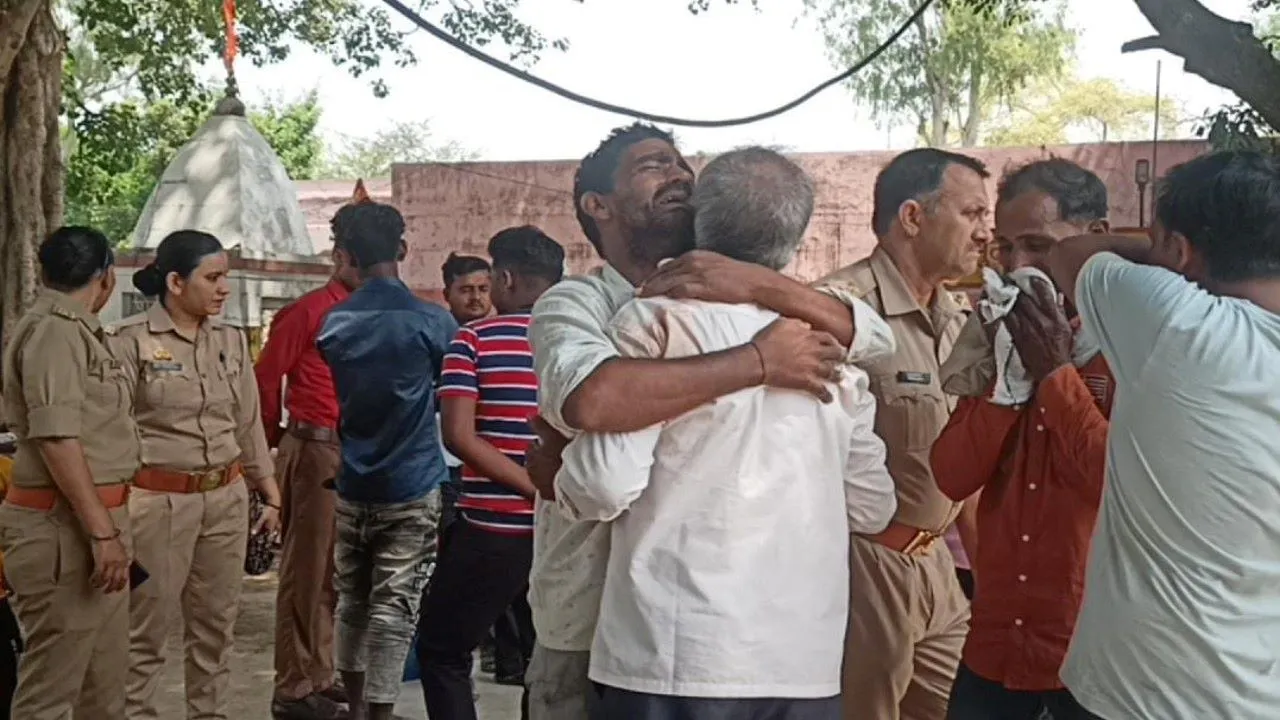 उन्नाव में डंपर की टक्कर से मां-बेटी और देवर की मौत, बेटी की दवा लेने जाते समय हुआ हादसा  