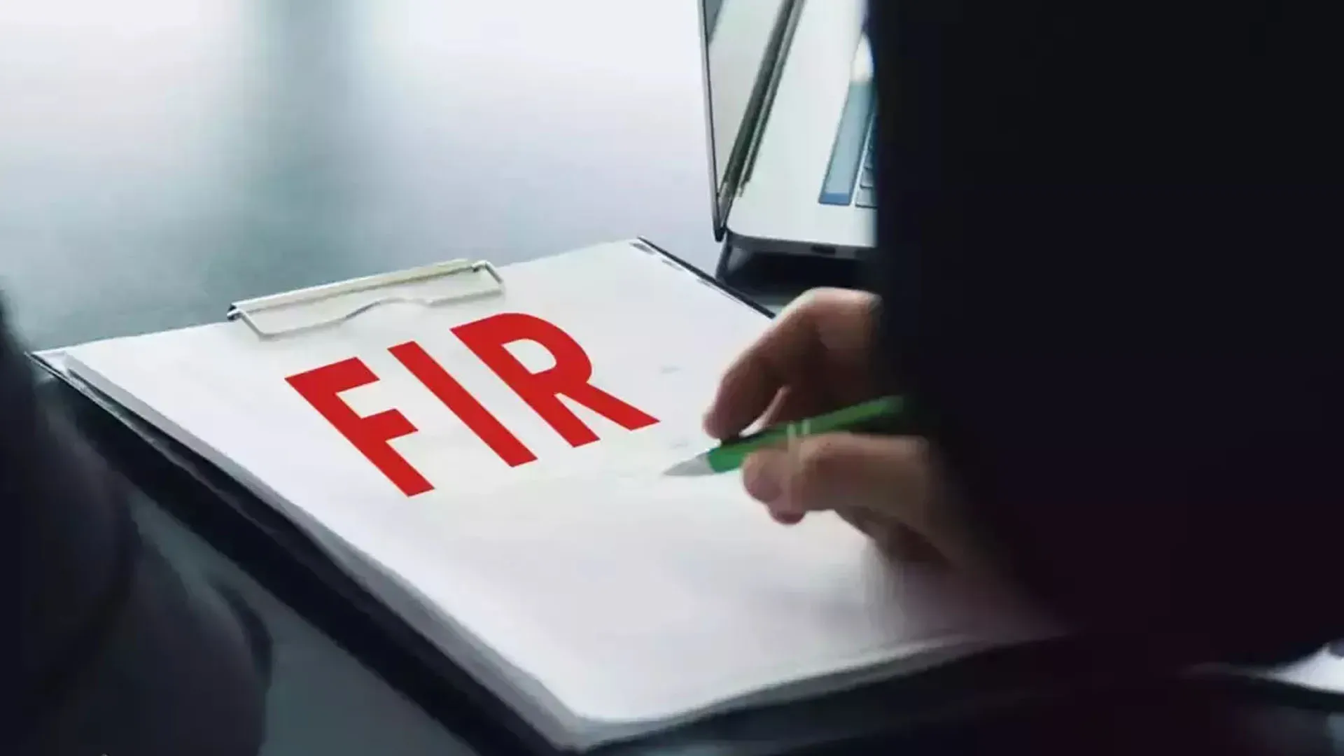 रामपुर: गाली देने का विरोध किया तो मां-बेटे को लाठी डंडों से पीटा...चार पर FIR