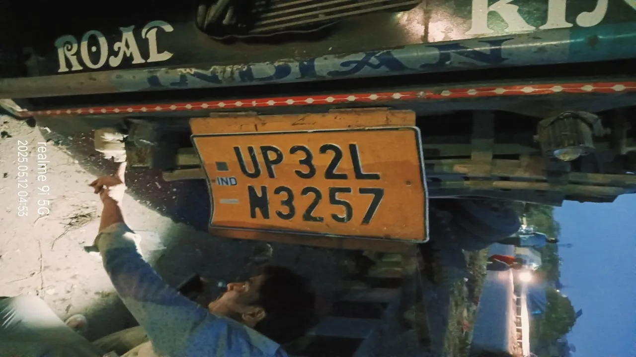 Lucknow accident : सड़क किनारे सो रहे मजदूर पर पलटा ओवरलोड डंपर : सुबह तड़के हुई दुर्घटना, नहीं हो सकी शिनाख्त