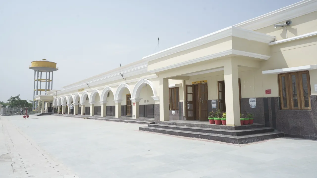 प्रयागराज : करछना रेलवे स्टेशन पर अब यात्रियों को मिलेंगी बेहतर सुविधा