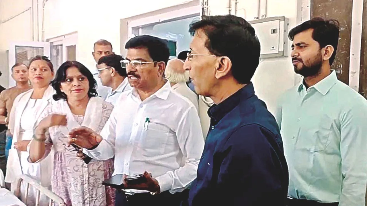 Kanpur: आईडीएच में छाया न पानी, रह गए मात्र तीन बेड, सीएमओ और जीएसवीएम के प्राचार्य ने जाना अस्पताल का हाल, कही ये बात... 