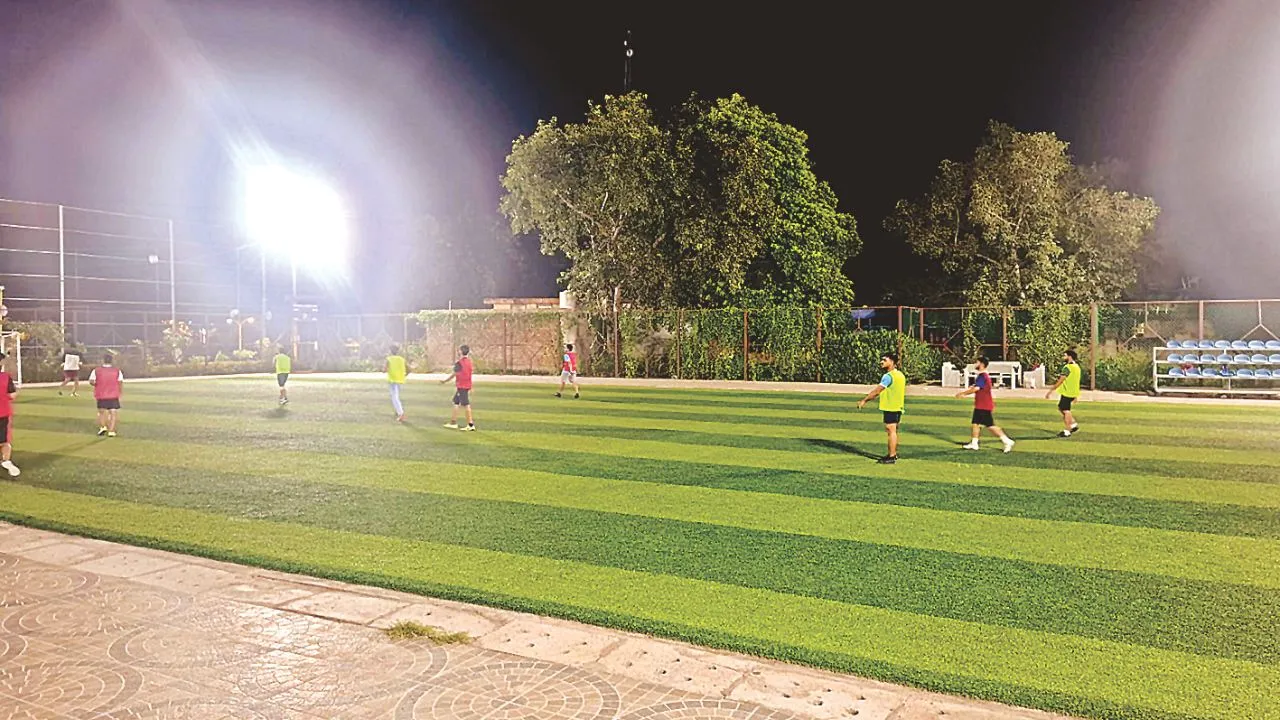 Kanpur में ब्रिटेन के फुटसल खेल की धूम; सिटी में 16 और मैदान बनेंगे, नगर आयुक्त बोले- एक महीने में तैयार हो जाएंगे सभी ग्राउंड