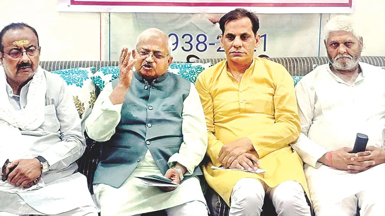 ऑनलाइन व्यापार से सामाजिक व्यवस्था को खतरा: कानपुर में स्वदेशी जागरण मंच के राष्ट्रीय संगठक कश्मीरी लाल ने व्यक्त किए विचार