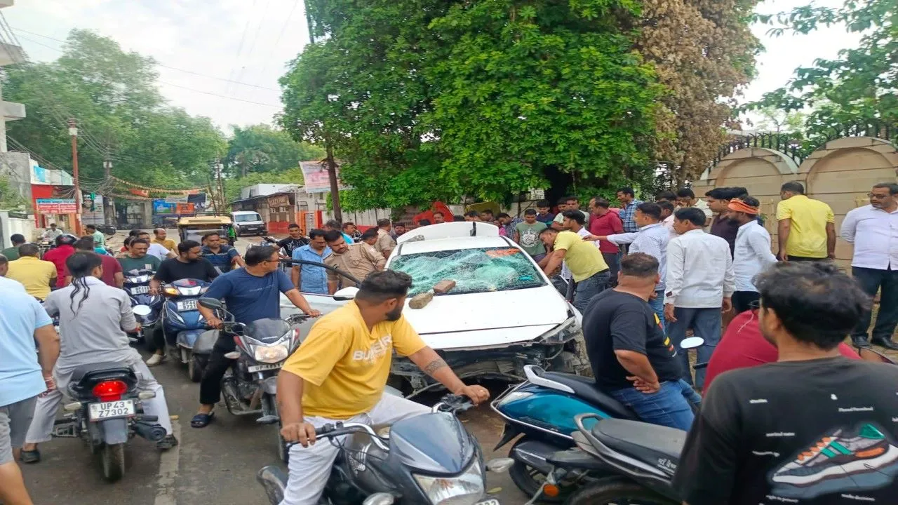 बच्चे को स्कूल छोड़ने जा रहे अधिवक्ता को कार ने मारी टक्कर, मौत, बेटे की हालत नाजुक