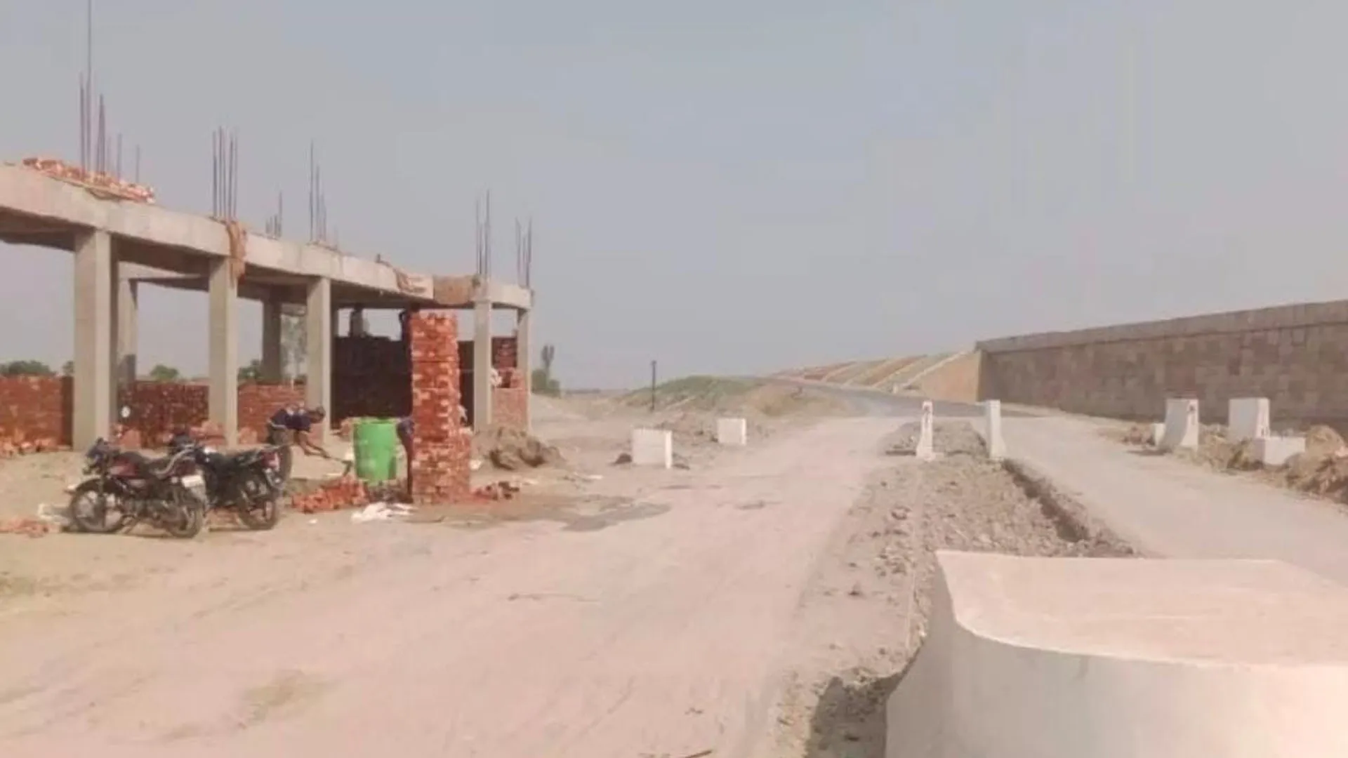 अमरोहा: गंगा एक्सप्रेस-वे ने पकड़ी रफ्तार...सिर्फ एक किमी काम बाकी