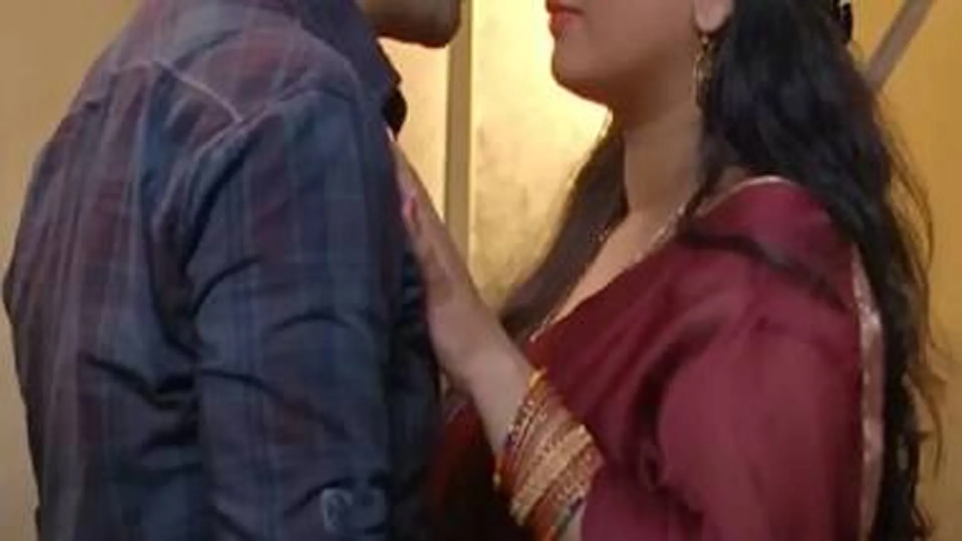 रामपुर: भतीजे के इश्क में पड़ी चाची के चक्कर में थाने के अंदर हाईवोल्टेज ड्रामा !