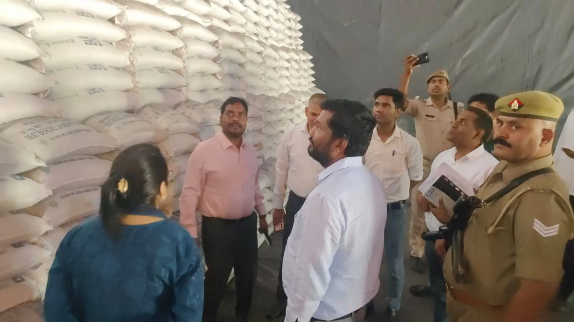 शाहजहांपुर: 126 करोड़ की बकायादारी पर मकसूदापुर चीनी मिल का गोदाम सील