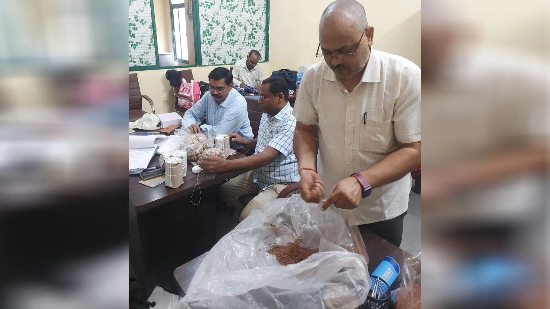 लखीमपुर खीरी: छापा मारकर जब्त किया 13.02 लाख का पान मसाला