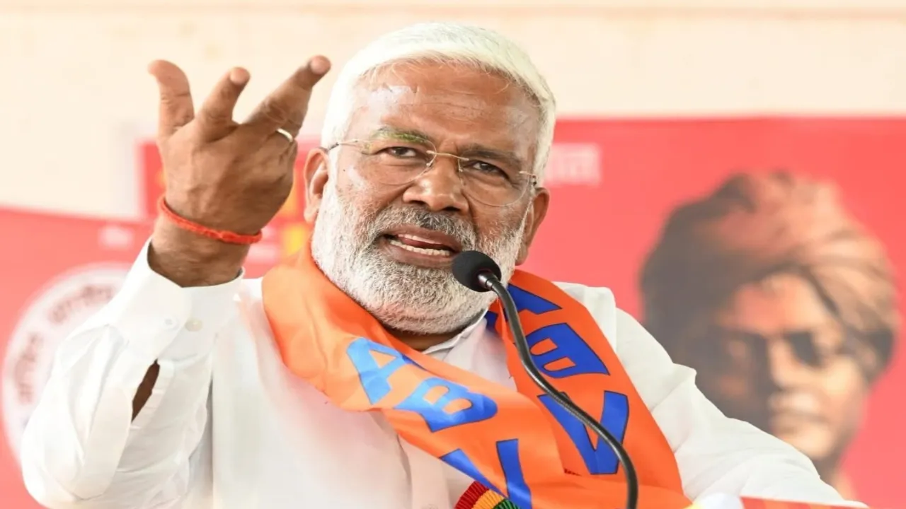 बाराबंकी : नेशन फर्स्ट का भाव लेकर राष्ट्र निर्माण में जुटें युवा, प्रतिभा सम्मान समारोह में पहुंचे जलशक्ति मंत्री