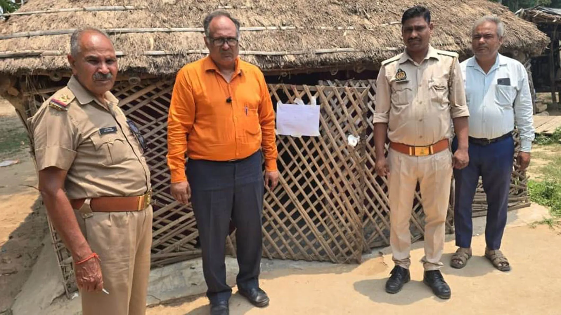 पीलीभीत: झोपड़े में झोलाछाप ने खोला क्लीनिक...सीएमओ के निर्देश पर हुआ सील