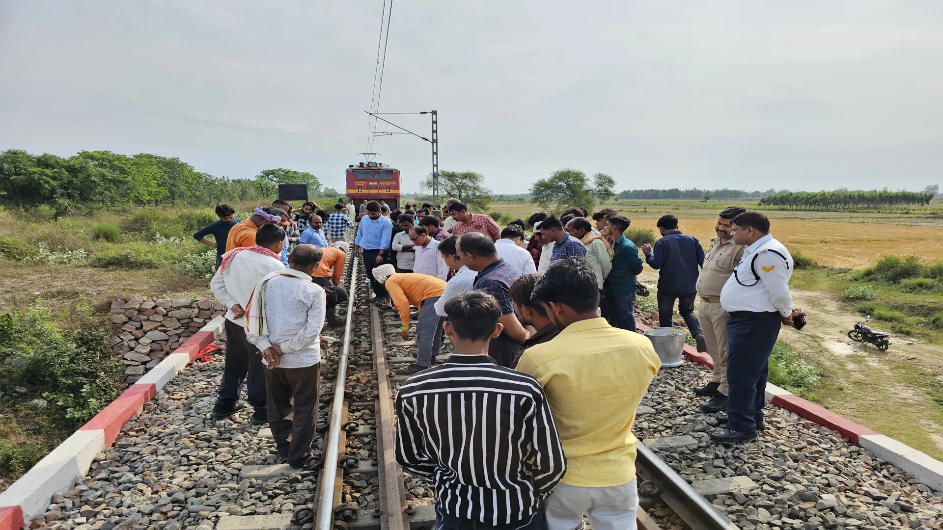 बरेली: कासगंज पैसेंजर हादसे का शिकार होने से बची...चटकी पटरी देख ट्रैकमैन ने रुकवाई ट्रेन