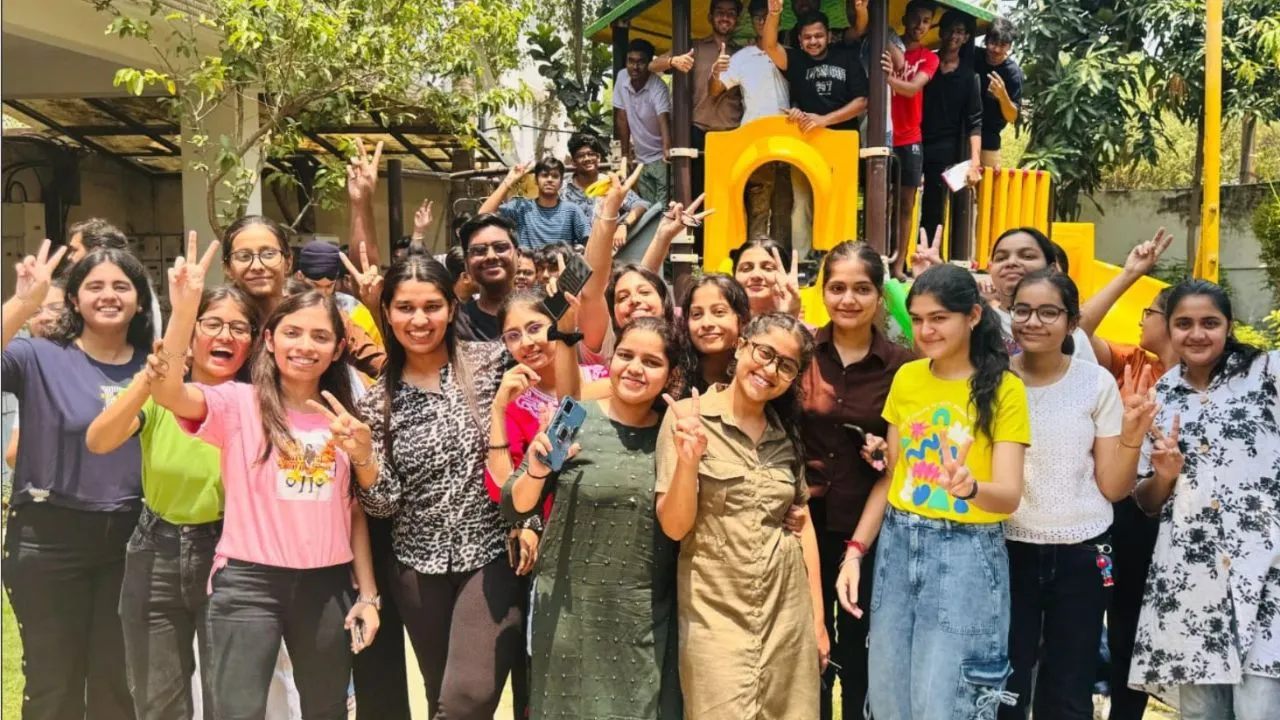 Kanpur: द चिंटल्स के छात्र-छात्राओं ने लहराया परचम, संस्थान ने सभी छात्रों को उज्जवल भविष्य के लिए दी बधाई