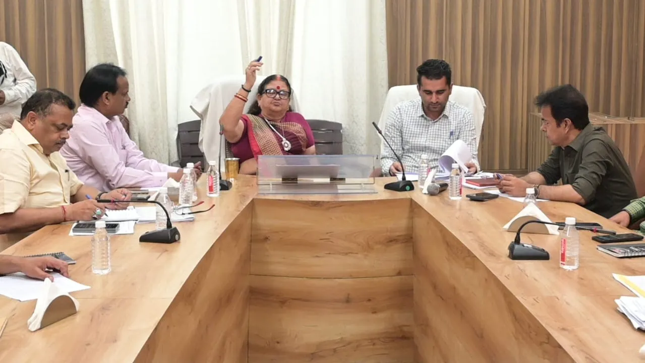 कानपुर : दो शिफ्ट में उठेगी सिल्ट, मिर्जापुर से आएंगे नालों की पट्टियां