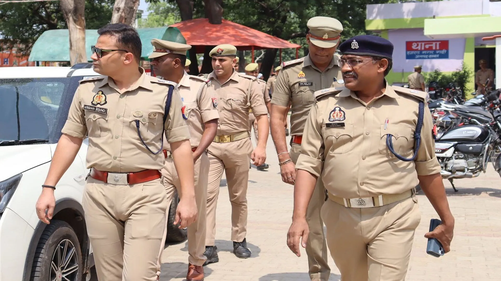 संभल: एसपी ने किया गढ़ी थाने का औचक निरीक्षण...फरियादियों की समस्याओं के निस्तारण के निर्देश