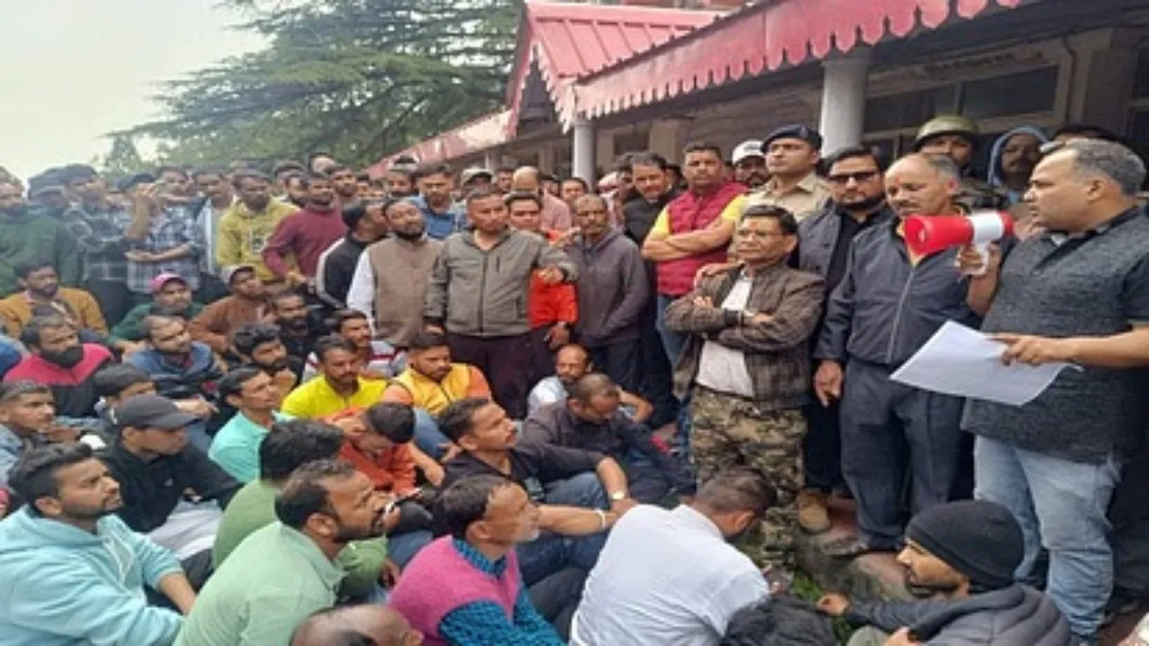 नैनीताल : जेल भेजा गया किशोरी से दुष्कर्म का आरोपी, आक्रोश बरकरार 