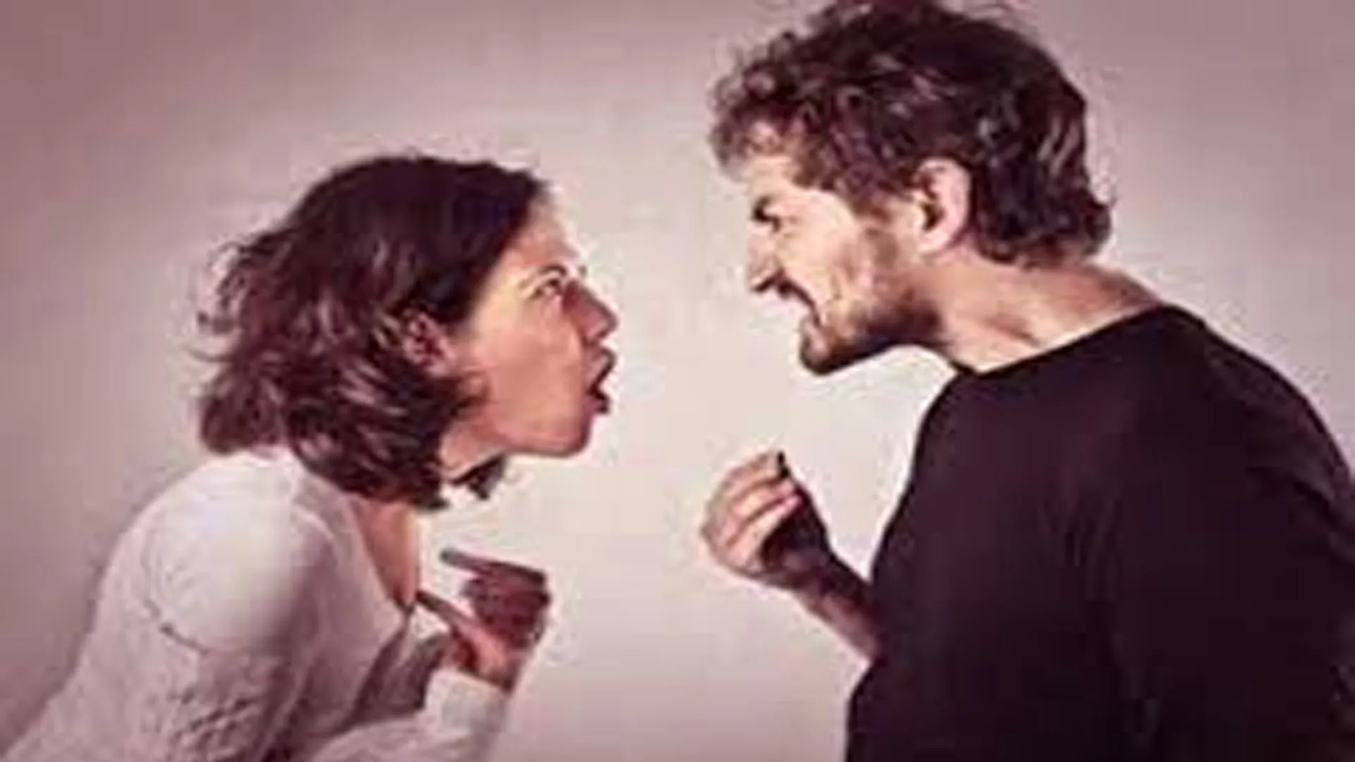 रामपुर: मुकदमे की तारीख पर आए पति-पत्नी भिड़े...तहसील परिसर में हुआ हंगामा