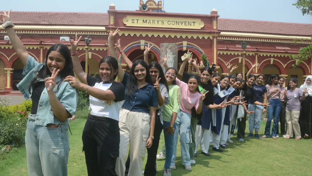 सीआईएससीई के रिजल्ट में परीक्षार्थियों के अंकों में काफी नजदीकियां, कानपुर के स्कूलों में रही हलचल, मेधावियों का हुआ सम्मान 