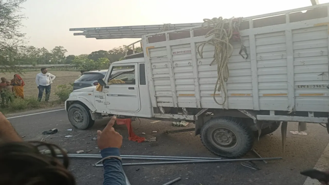 भुलियापुर मोड़ पर भीषण सड़क हादसा: पिकअप पलटने से रेलवे कर्मचारी की मौत, आधा दर्जन श्रमिक घायल