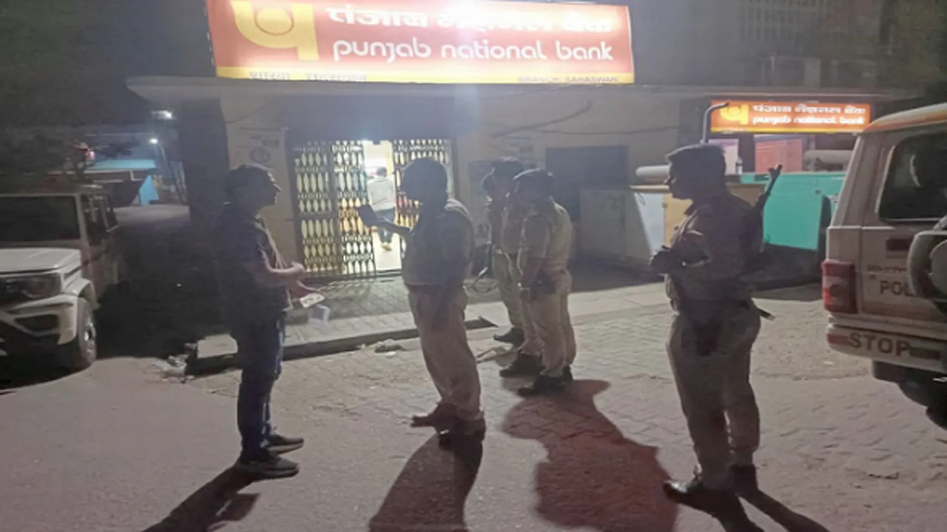 बदायूं: PNB शाखा प्रबंधक और दफ्तरी पर घूस मांगने का आरोप...सीबीआई ने किया गिरफ्तार
