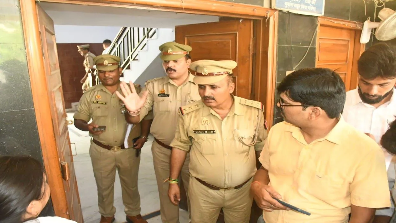 लखनऊ में महिला एवं परिवार कल्याण महानिदेशालय को बम से उड़ाने की धमकी, कर्मचारियों से कार्यालय कराया गया खाली