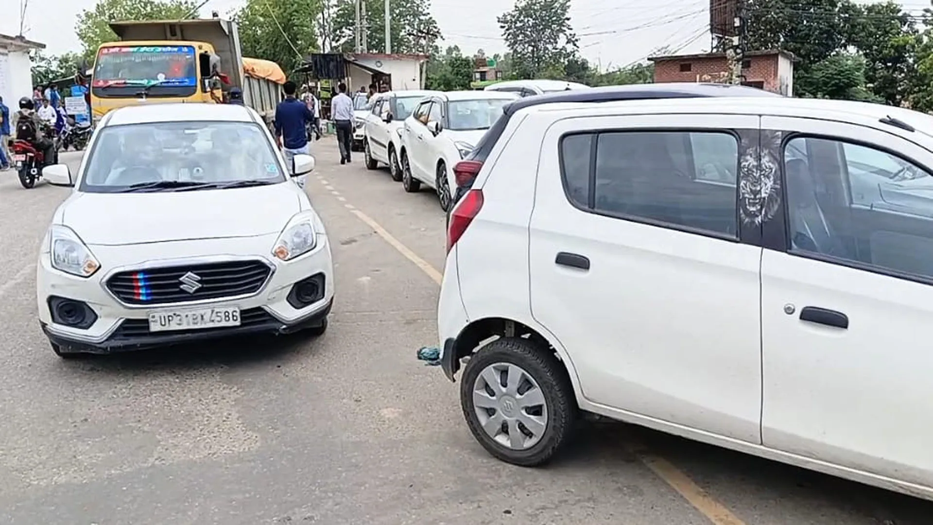 लखीमपुर खीरी: धनगढ़ी भंसार पर कर्मचारियों में मारपीट, भारतीय वाहनों के नेपाल में प्रवेश पर लगी रोक