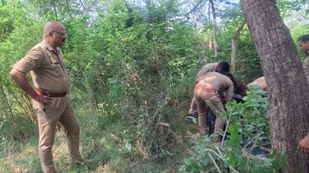 बाराबंकी :  संदिग्ध परिस्थितियों में फंदे से लटका मिला प्रेमी का शव 