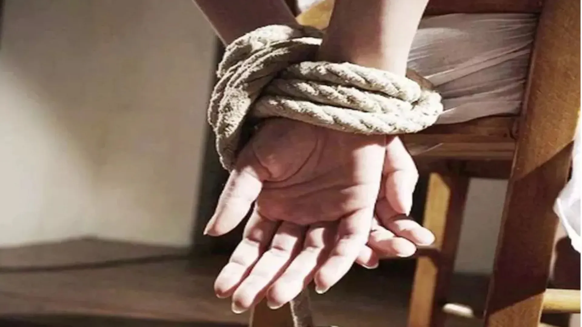 बदायूं: भाजपा नेता के भाई की डेयरी पर कैद थी महिला...दबंग तीन दिन तक करता रहा शोषण 