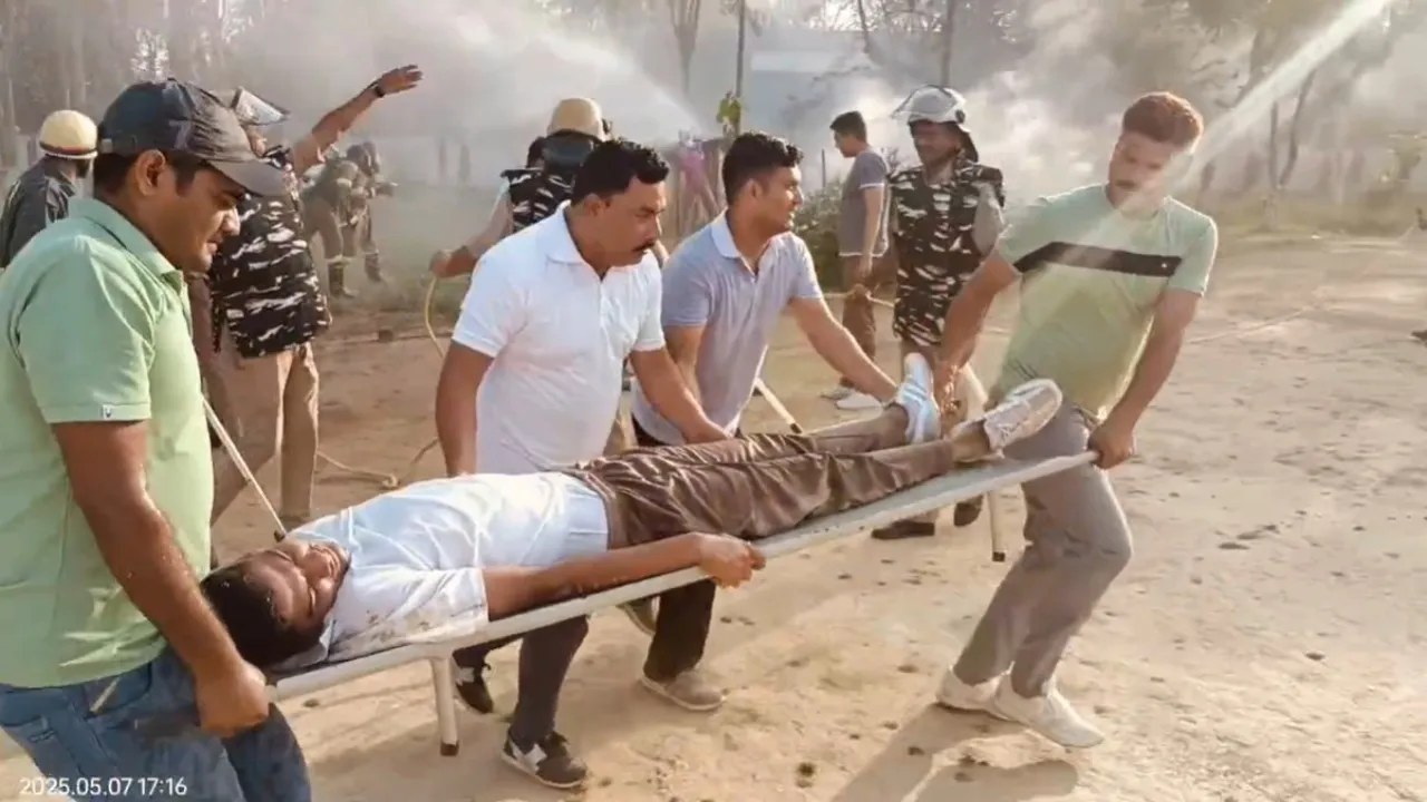 Mock Drill:  बजा सायरन, 15 मिनट के लिए रहा ब्लैक आउट, शहर में हुई युद्ध के हालात से निपटने की मॉक ड्रिल