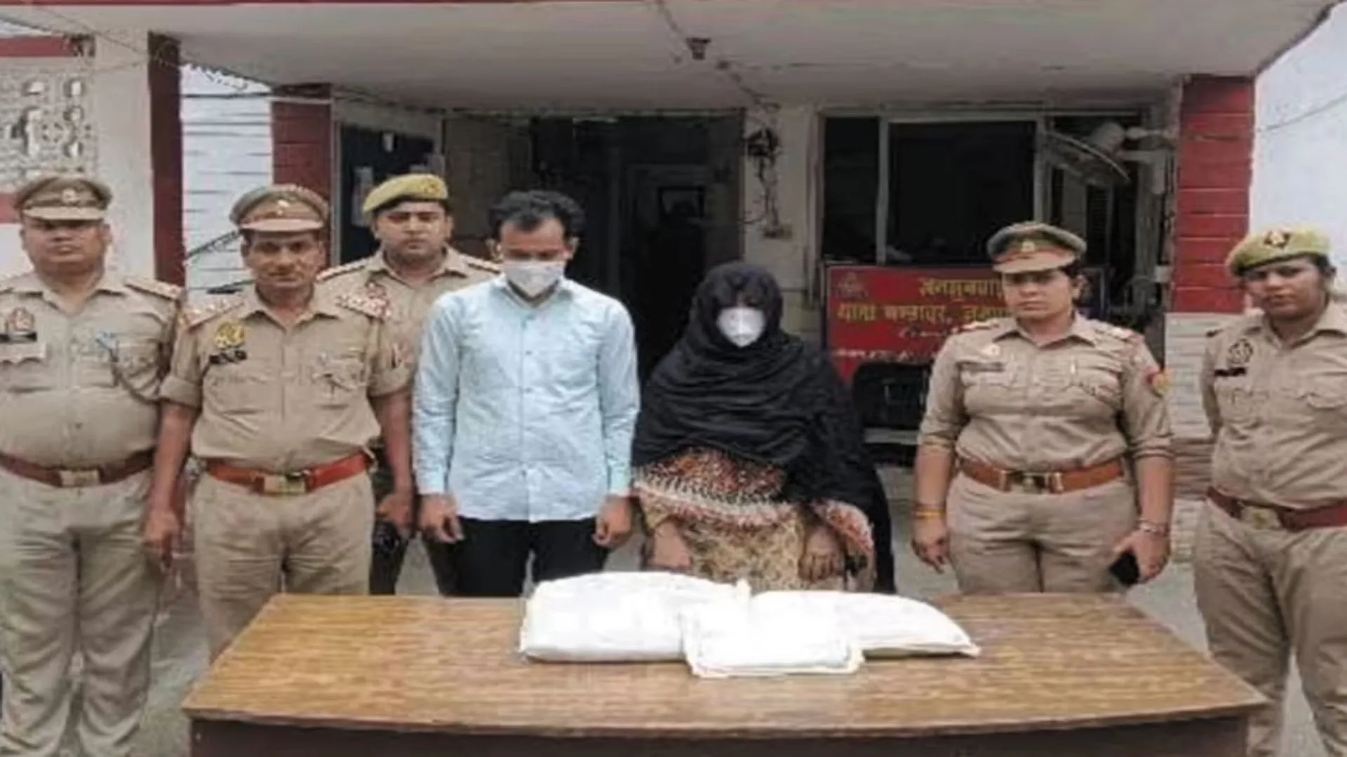 बिजनौर: तकिया और कंबल से खुला राज...पिता की हत्या में बेटा और मां गिरफ्तार